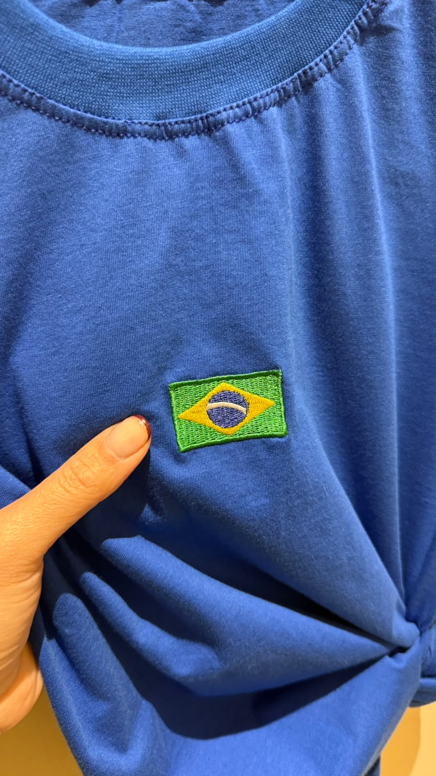 T-Shirt Brasil Bordada Bandeirinha Azul