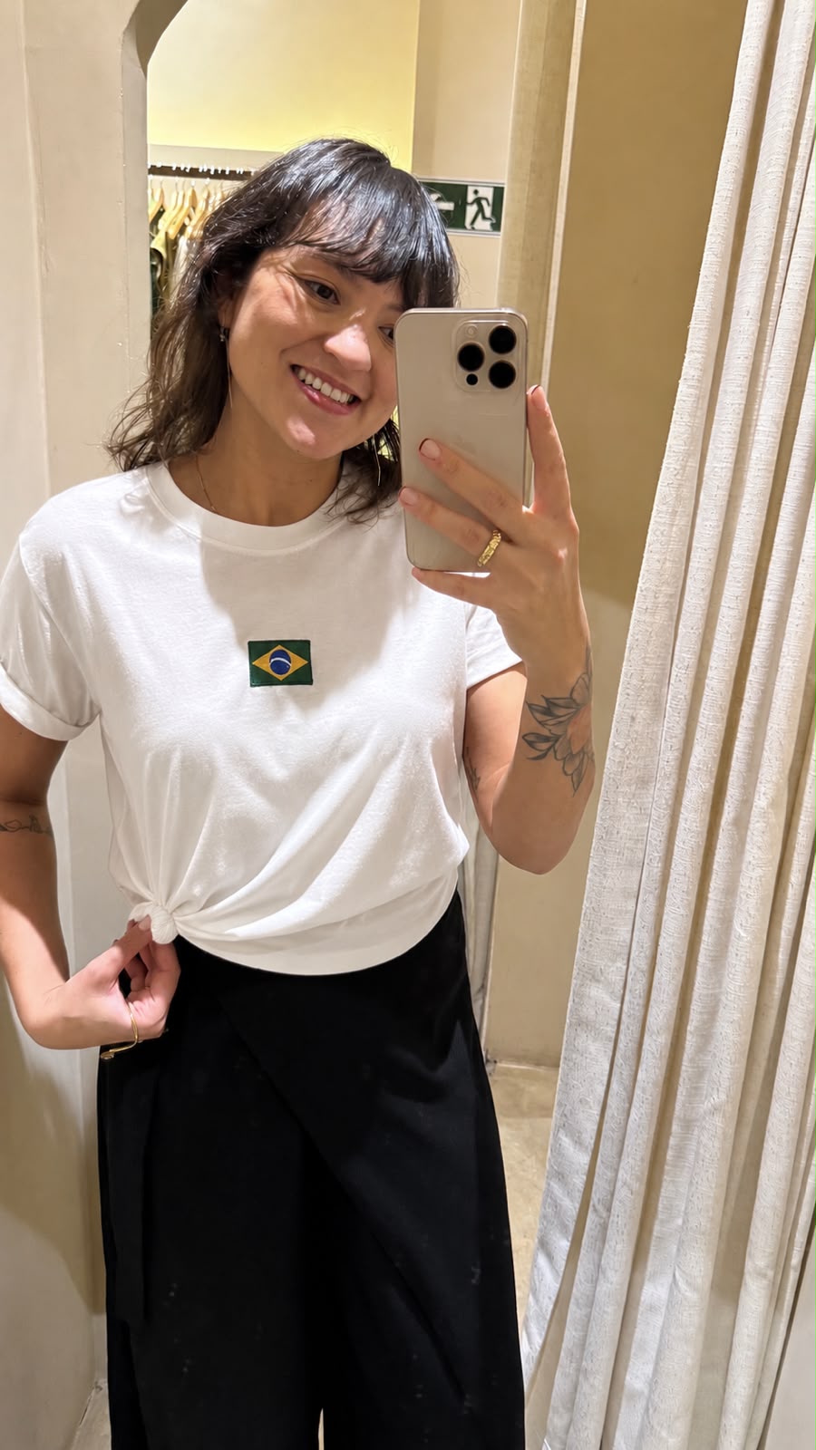 T-Shirt Brasil Bordada Bandeirinha Branca