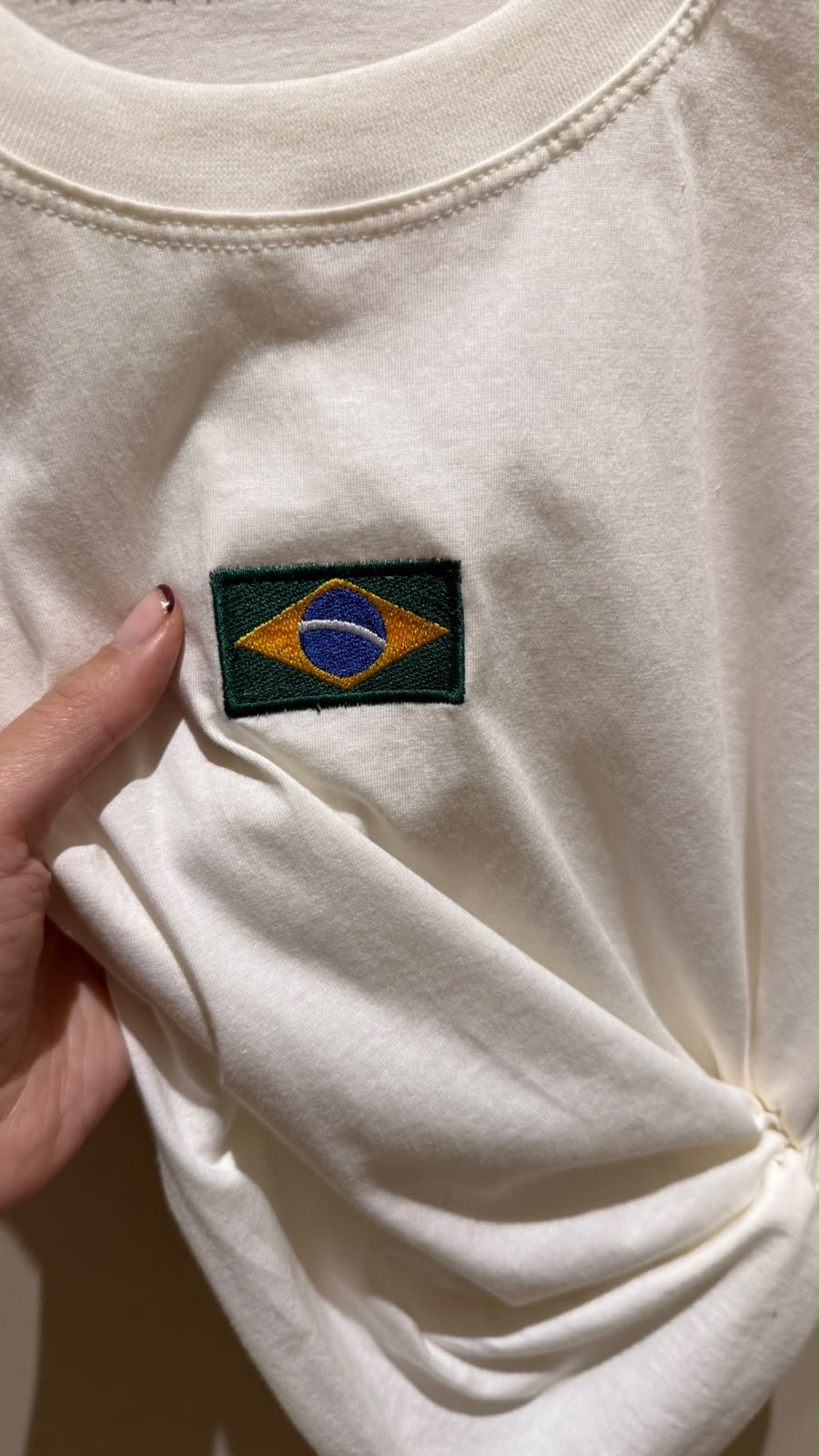 T-Shirt Brasil Bordada Bandeirinha Branca